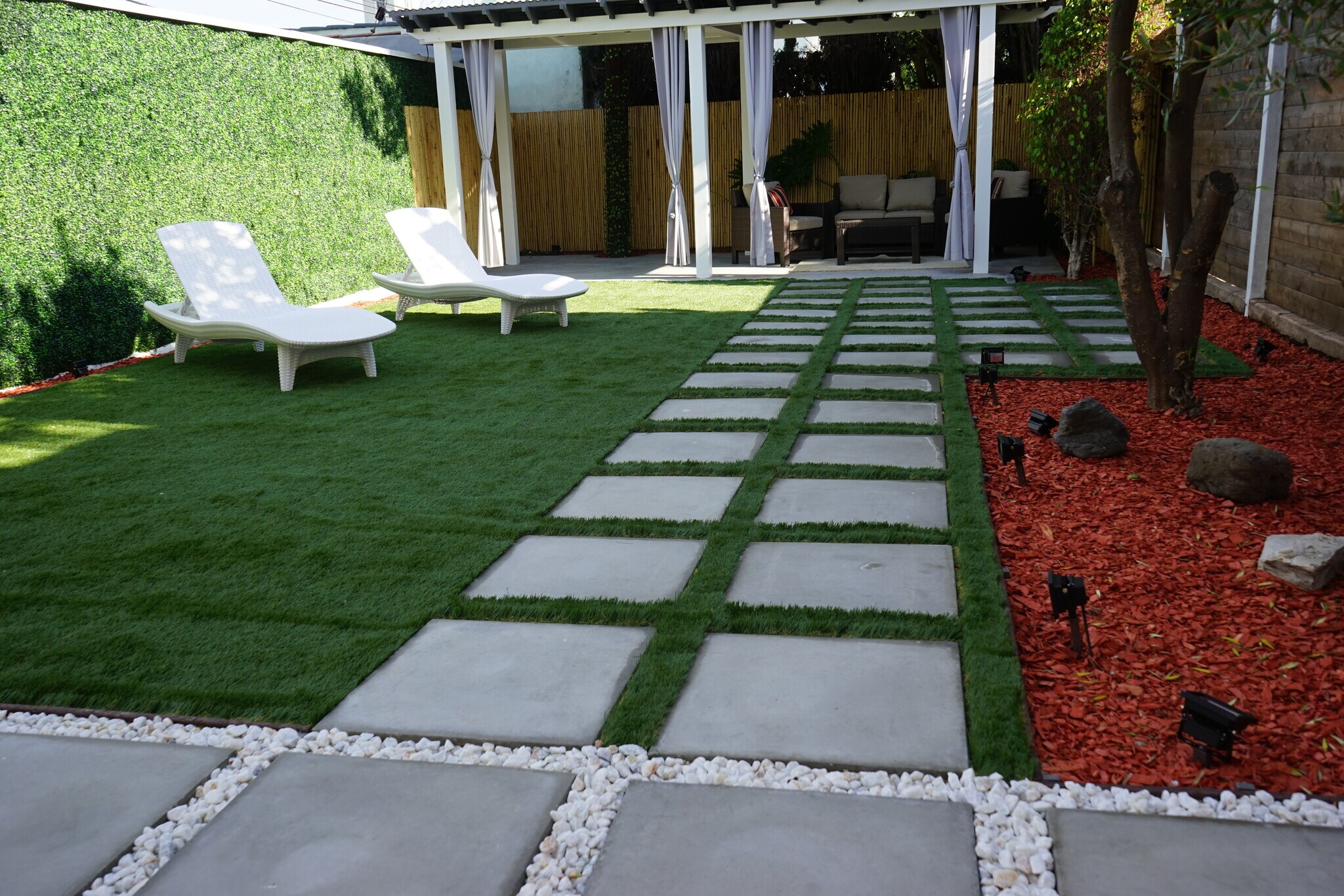 Building Photo - 1416 S Crest Dr