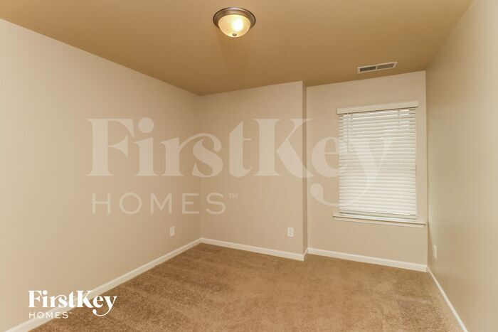 Building Photo - 205 Southwind Cir