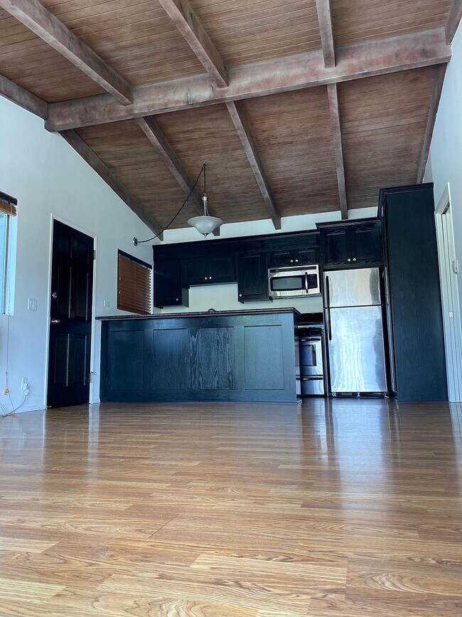 Building Photo - 2101 Ivar Ave