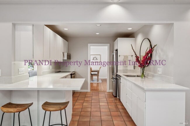 Building Photo - Retreat Like Home with Recent Upgrades Thr...