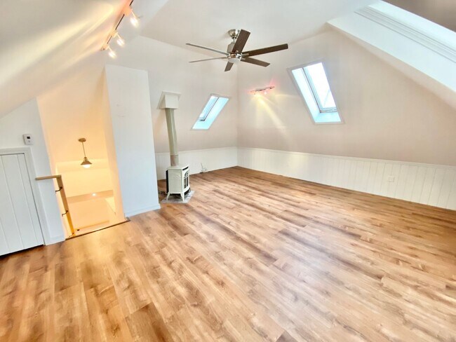 Building Photo - 69 Russell St