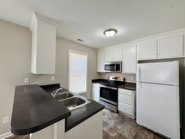 Building Photo - One Story 3 Bedroom 2 Bath Brand New