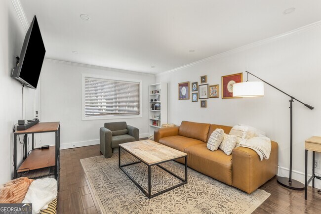 Primary Photo - 100 Biscayne Dr NW