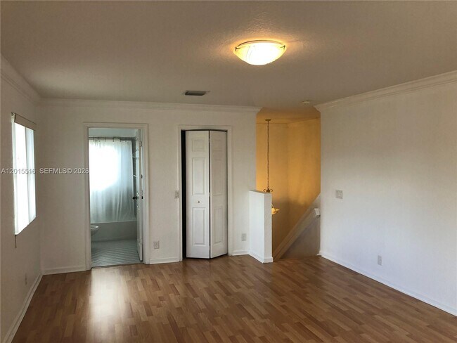 Building Photo - 693 Live Oak Ln