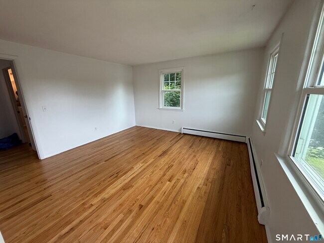 Building Photo - 74 Ring Dr