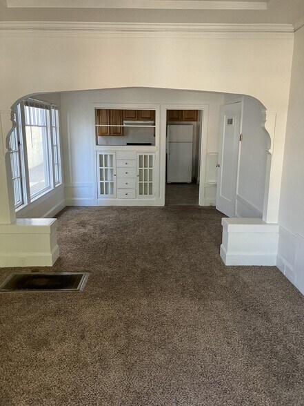 Building Photo - 2337 Waverly St