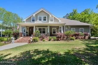 Building Photo - Spacious 5 bed, 4 bath home sits right ins...