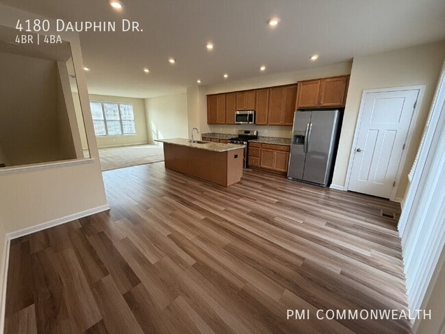 Building Photo - 4180 Dauphin Dr