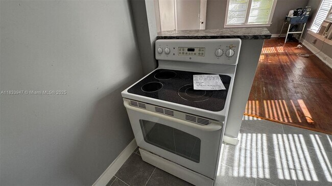 Building Photo - 1849 Dewey St