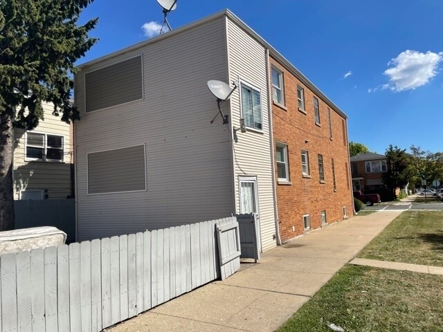 Building Photo - 5658 S Kolin Ave