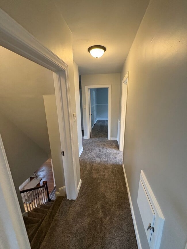 Building Photo - 4 bedroom 3 bathroom single family home