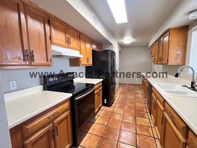 Building Photo - Two Bedroom Home