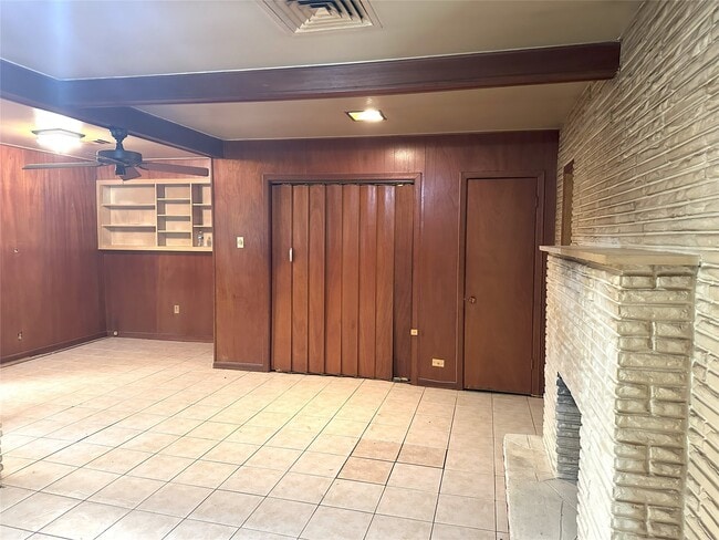 Building Photo - 4849 Larkspur St