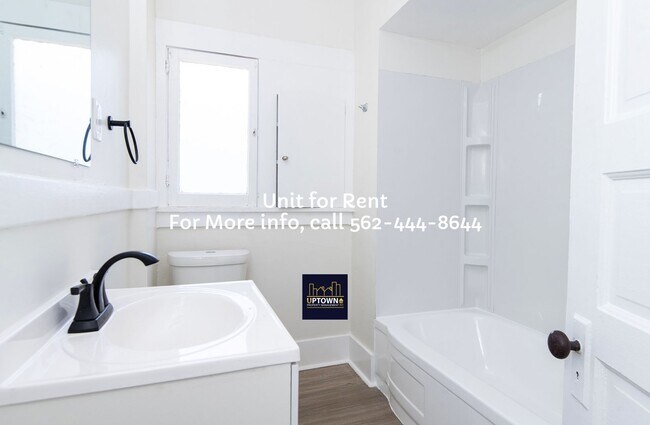 Building Photo - Duplex - 2 Bedroom/ 1 Bath - Santa Ana