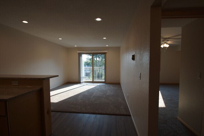Building Photo - Newly Renovated Top-Floor One-Bedroom with East-Facing Balcony