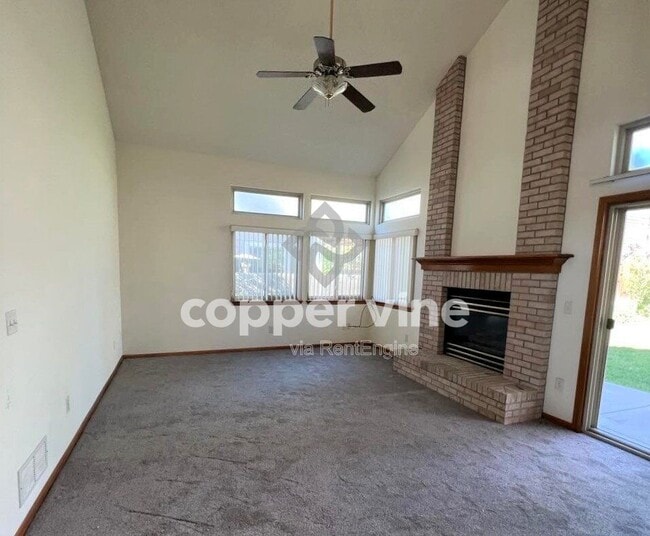 Building Photo - 8535 Oak Way