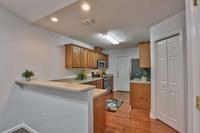 Building Photo - 1677 Quazar Rd