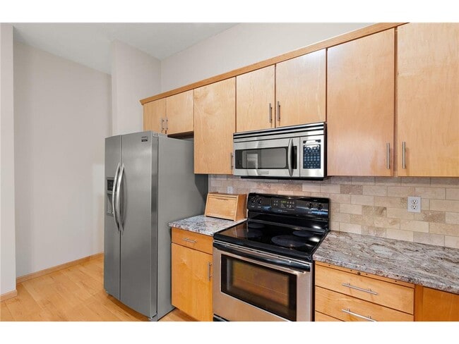 Building Photo - 270 4th St E