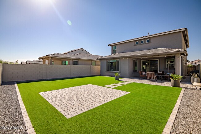 Building Photo - 9022 W San Miguel Ave