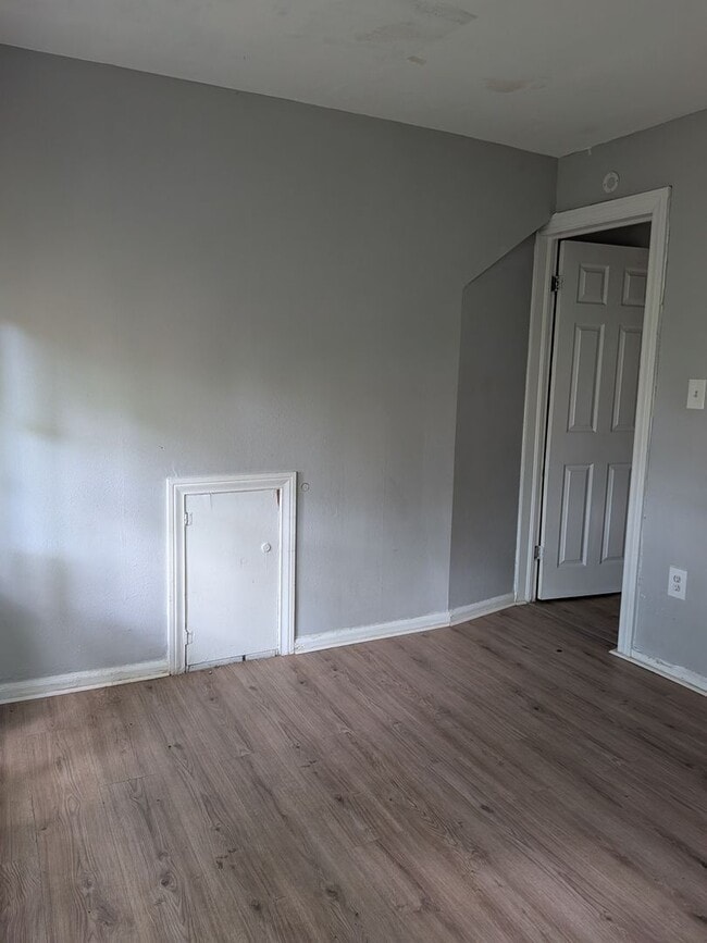 Building Photo - Brick 4 bedroom