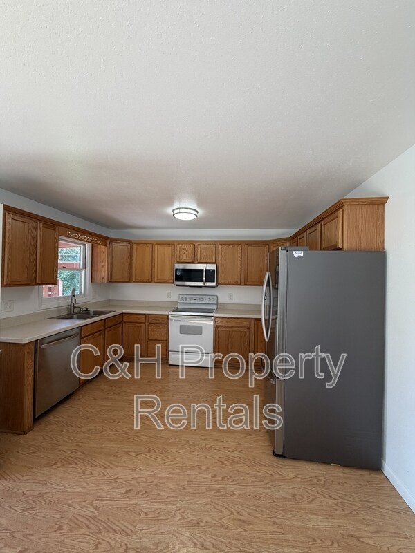 Building Photo - 2520 Lillis Ln
