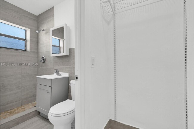 Building Photo - 13390 NE 6th Ave