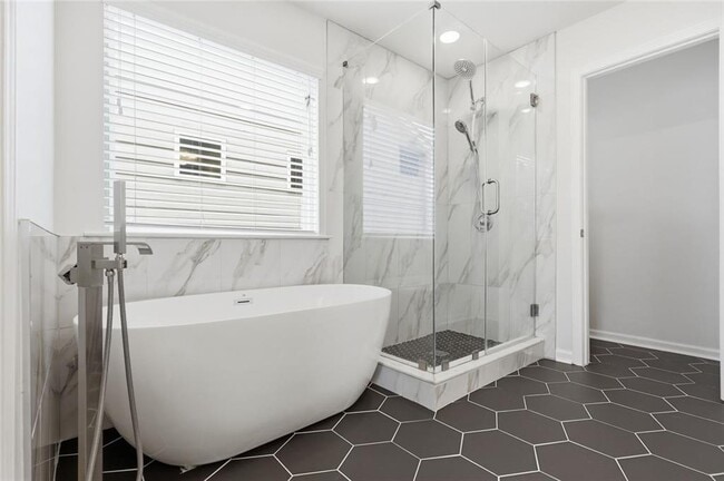 Building Photo - 586 Morrow Ln