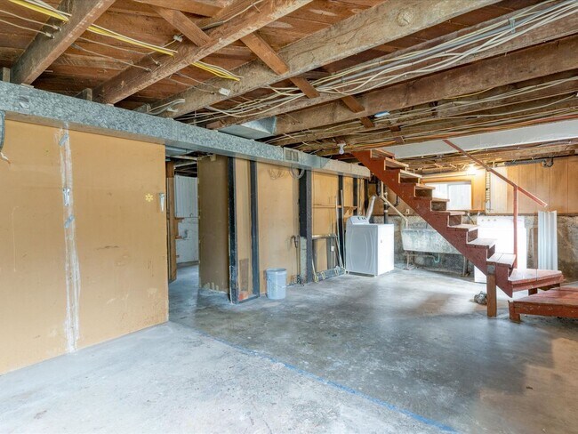 Building Photo - Beautifully remodeled corner lot Roosevelt Home