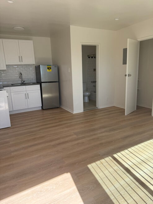 Building Photo - 6214 Holly Mont Dr