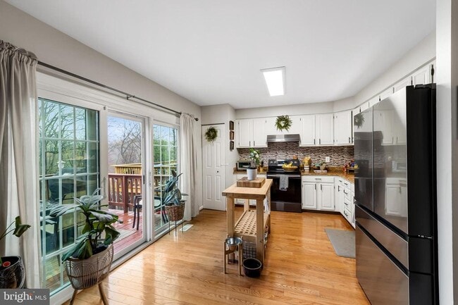 Building Photo - 3964 Forest Valley Rd