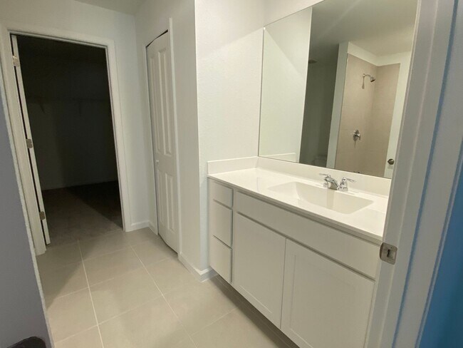 Building Photo - 4 Bed 2 Full Bath Single Family Home Available in SE Palm Bay FL!