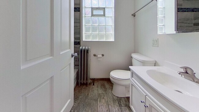 Building Photo - Rehabbed Portage Park One Bedroom