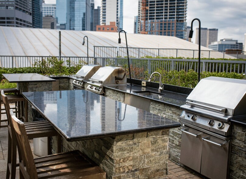 Building Photo - 645 N Kingsbury St