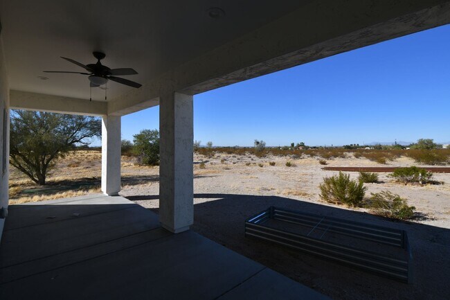 Building Photo - 21144 LEAVITT Ln