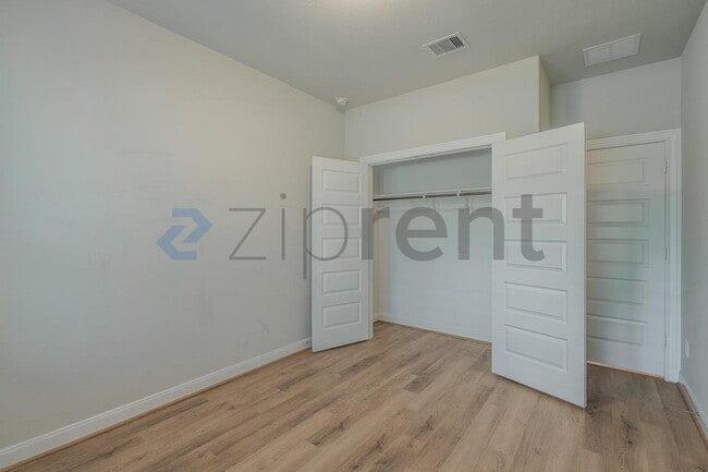 Building Photo - Unit