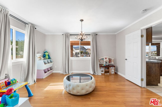 Building Photo - 18032 Mariner Dr