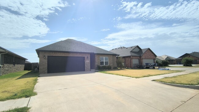 Building Photo - 1215 Sierra Ln
