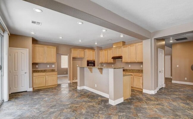 Building Photo - 757 Secret London Ave