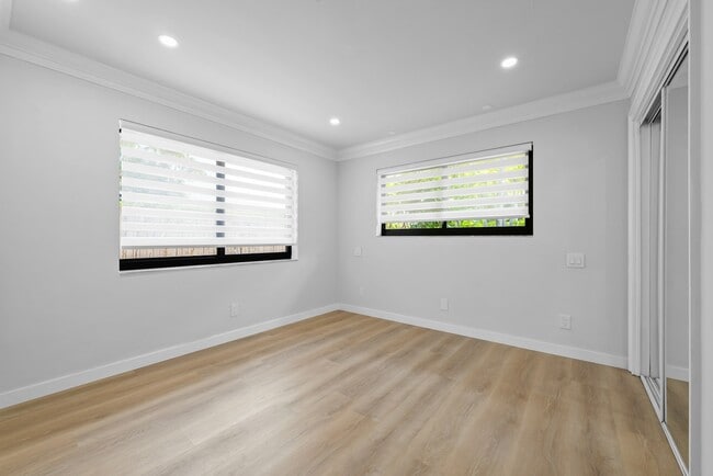Building Photo - 2808 Middle River Dr
