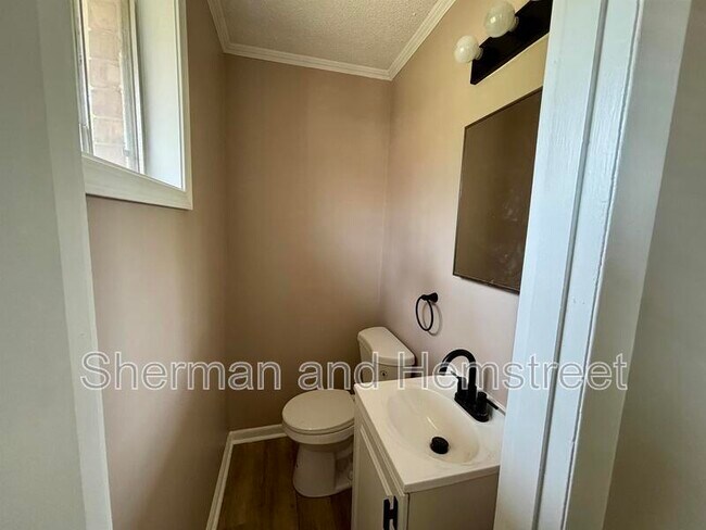 Building Photo - 336 Deerwood Ct