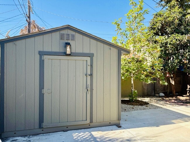 Building Photo - 2130 W 29th Pl