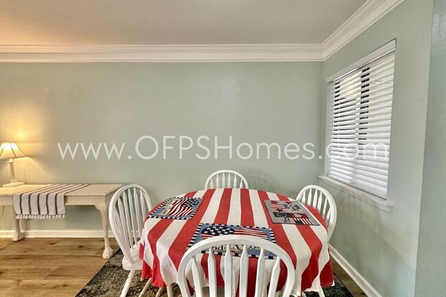 Building Photo - 308 Miracle Strip Pkwy SW