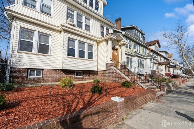 Building Photo - 41-43-43 Poe Ave