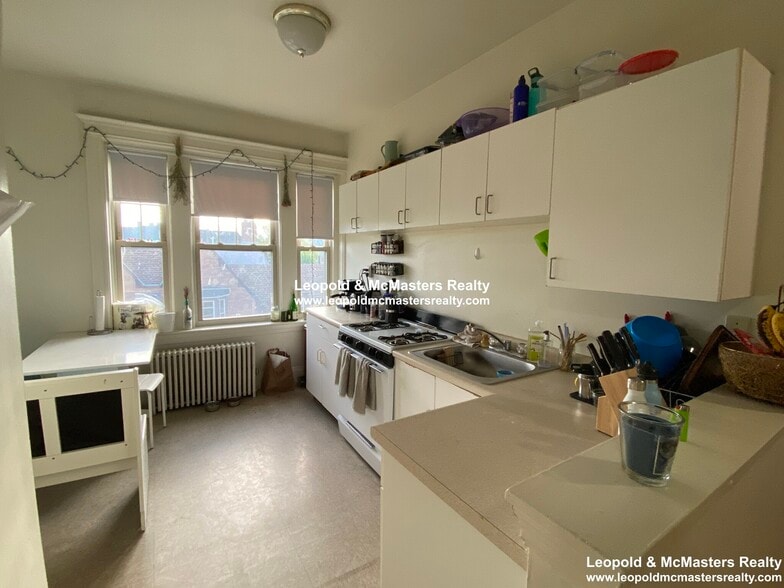 Building Photo - 1788 Beacon St