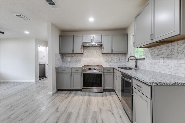 Building Photo - 2908 Scottsbluff Dr