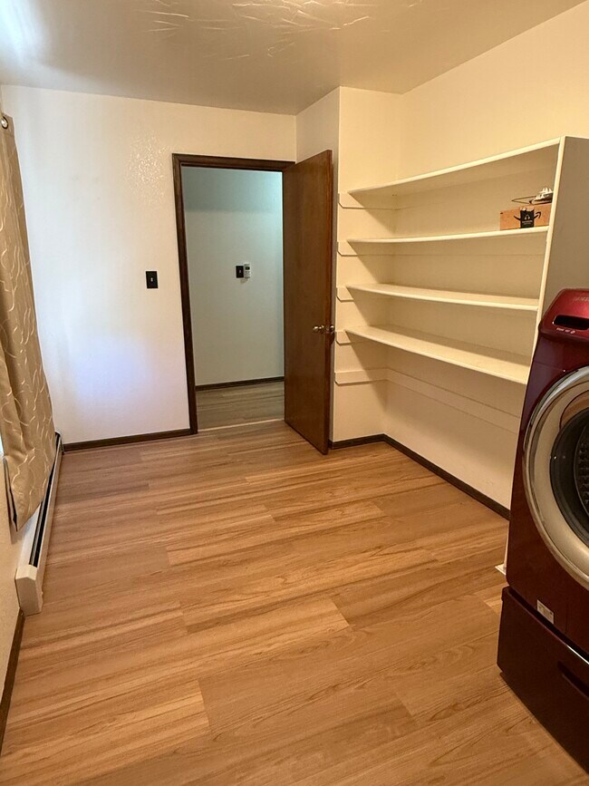 Building Photo - Green House