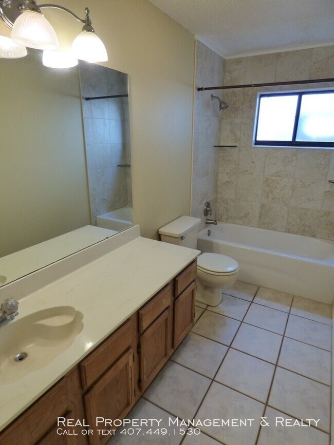 Building Photo - 3 BR / 2 BA In Hollowbrook