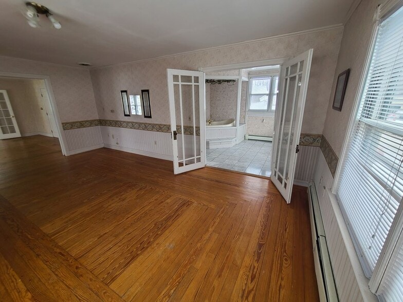 Building Photo - 608 Water St