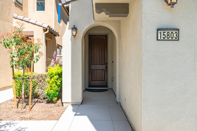 Building Photo - Spacious & Stylish 4 Bed 3 Bath in Chino P...