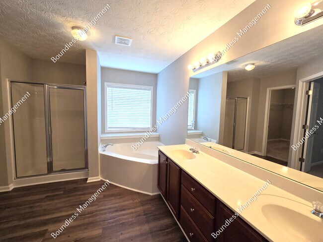 Building Photo - 150 Silver Arrow Cir